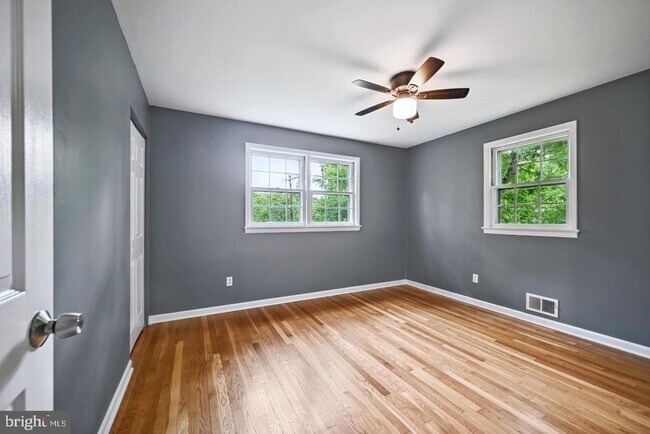 Building Photo - 204 Mowbray Rd