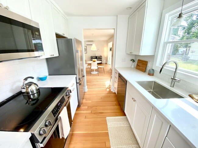 Building Photo - 31 Ziegler Ave