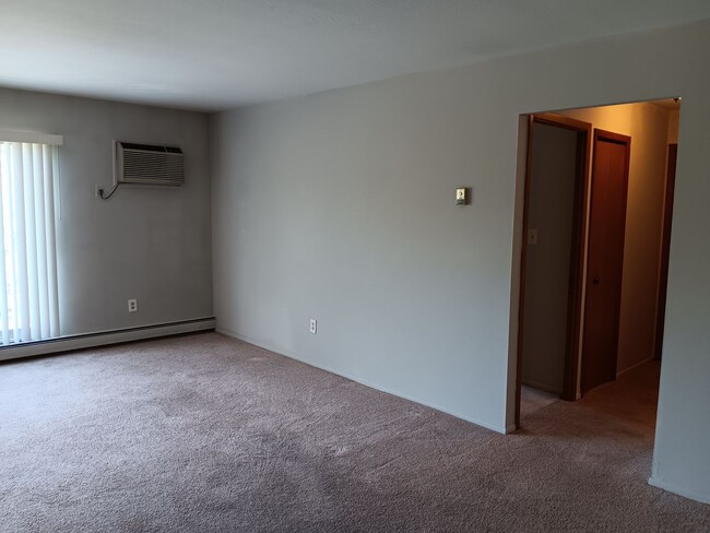 Building Photo - Chagrin Falls condo for rent