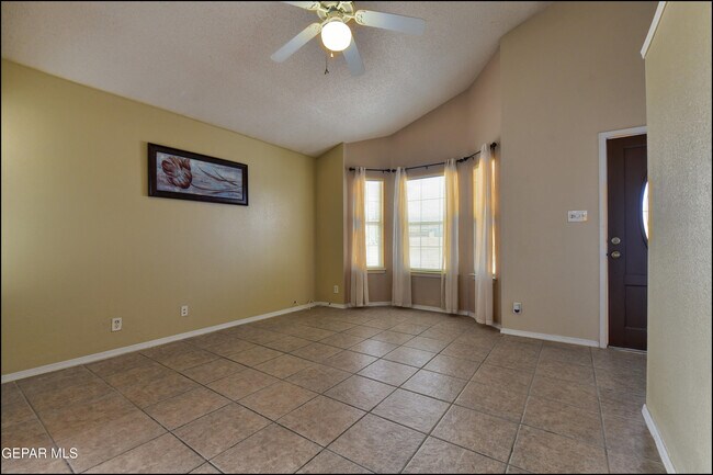 Building Photo - 683 Teichelkamp Dr