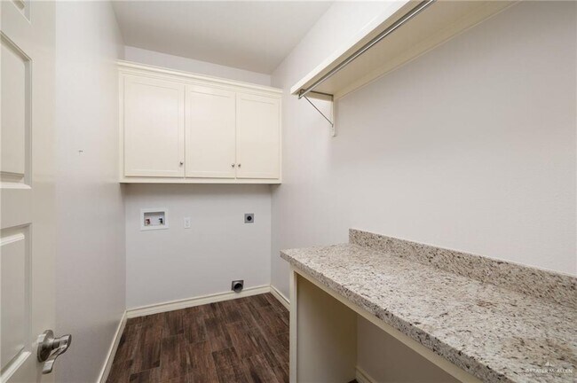 Building Photo - 14 E St