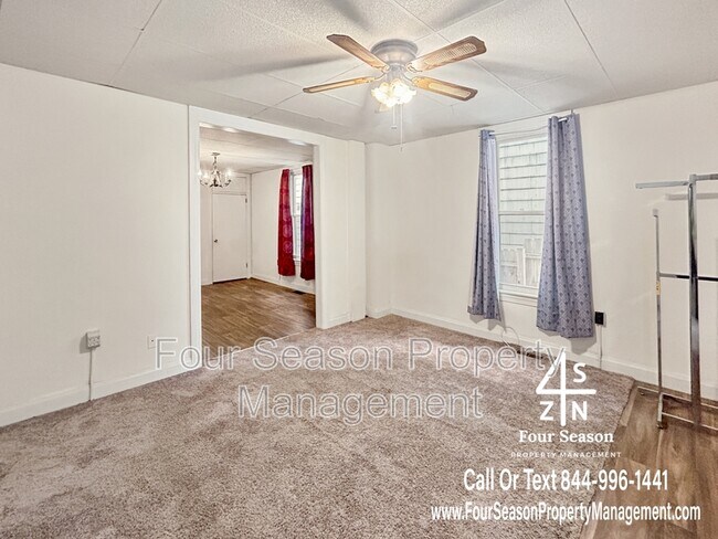 Building Photo - 338 S Locust St