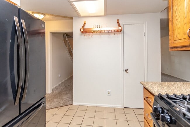 Building Photo - Beautifully Maintained Townhome with Fantastic Amenities