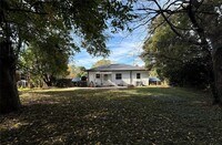 Building Photo - 3427 Eastway Dr