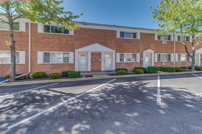 Building Photo - 1420 Shermer Rd
