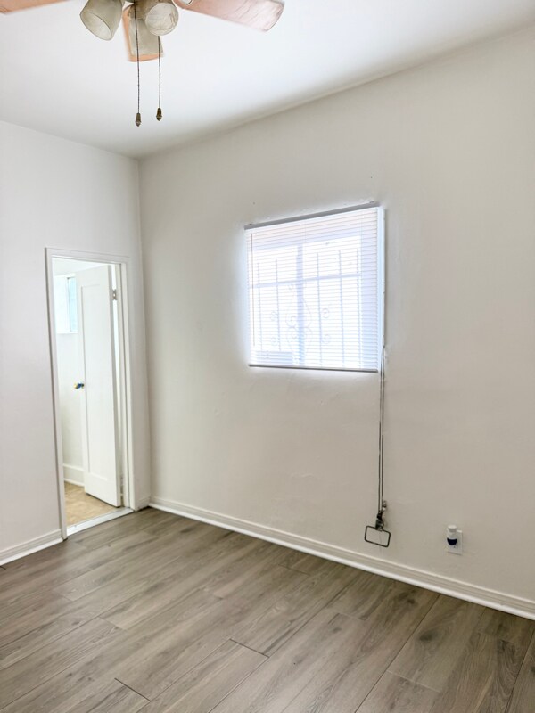 Building Photo - 1016 1/2 W 108th St