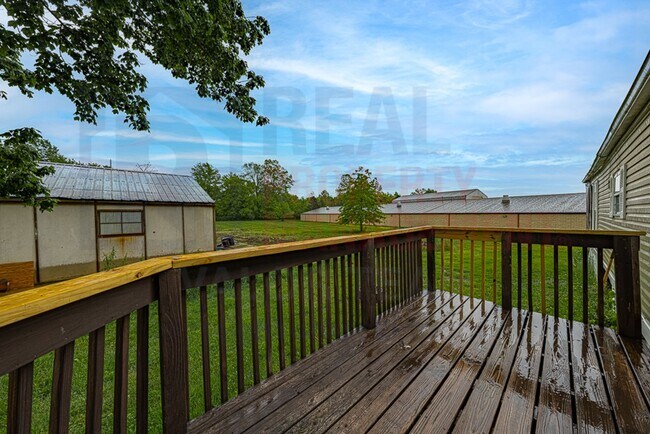 Building Photo - 5066 Newton Falls Rd