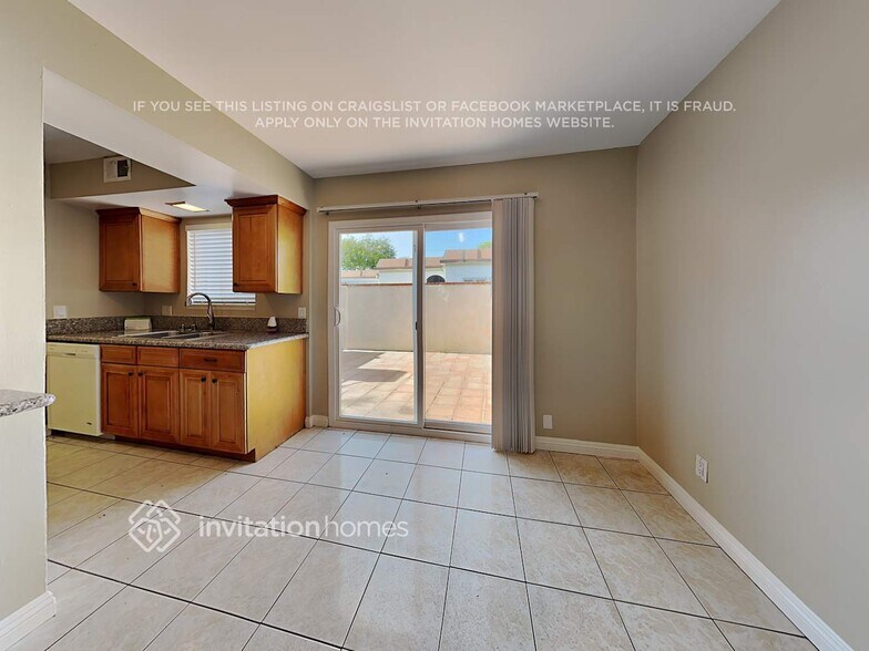 Building Photo - 1974 Glenoaks Ave