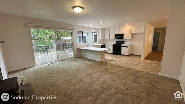 Building Photo - Spacious 4 Bedroom Eastside Home