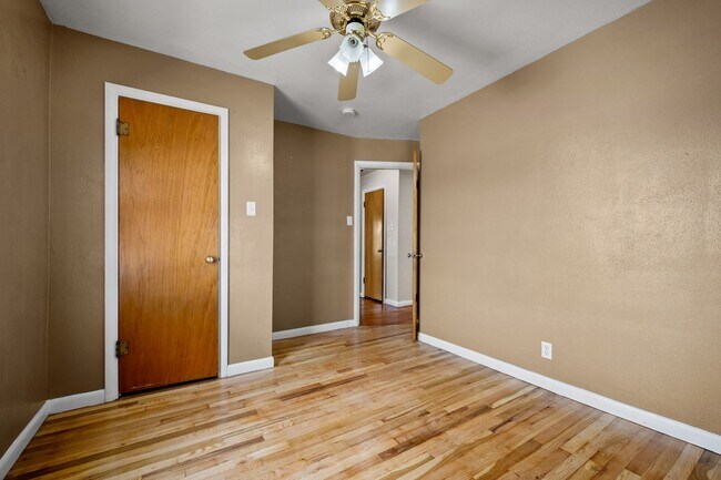 Building Photo - 3 Bedroom 2 Bath Home with Bonus Rooms and Tons of Extra Space
