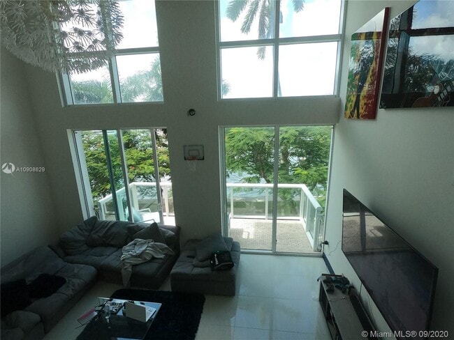 Building Photo - 1861 NW S River Dr