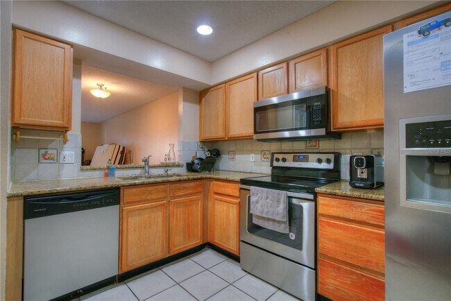 Building Photo - 13313 Fairway Glen Dr
