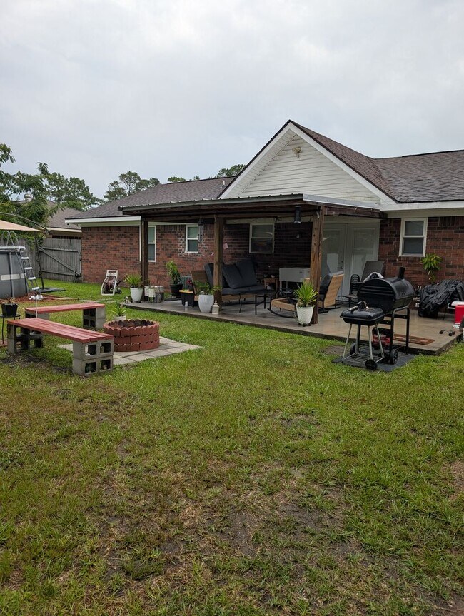 Building Photo - COMIG SOON!!!!! Charming 3 Bedroom, 2 Bath...
