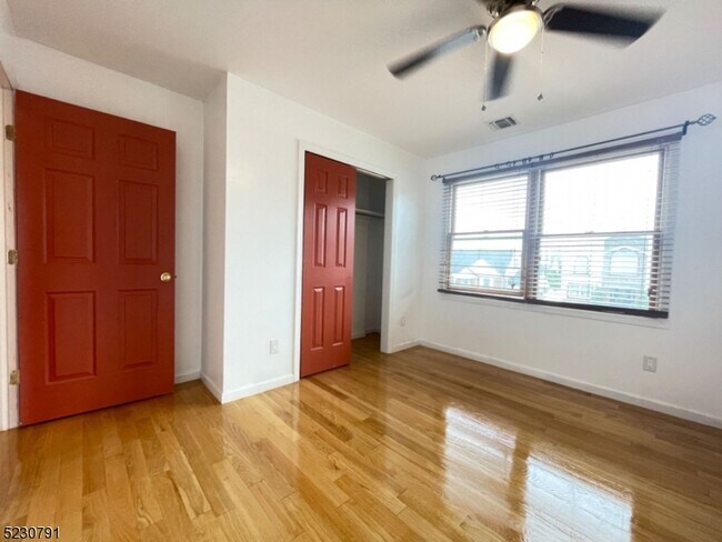 Building Photo - 39 Hillman Dr