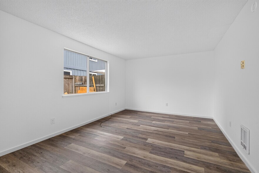 Building Photo - 10332 15th Avenue Ct E