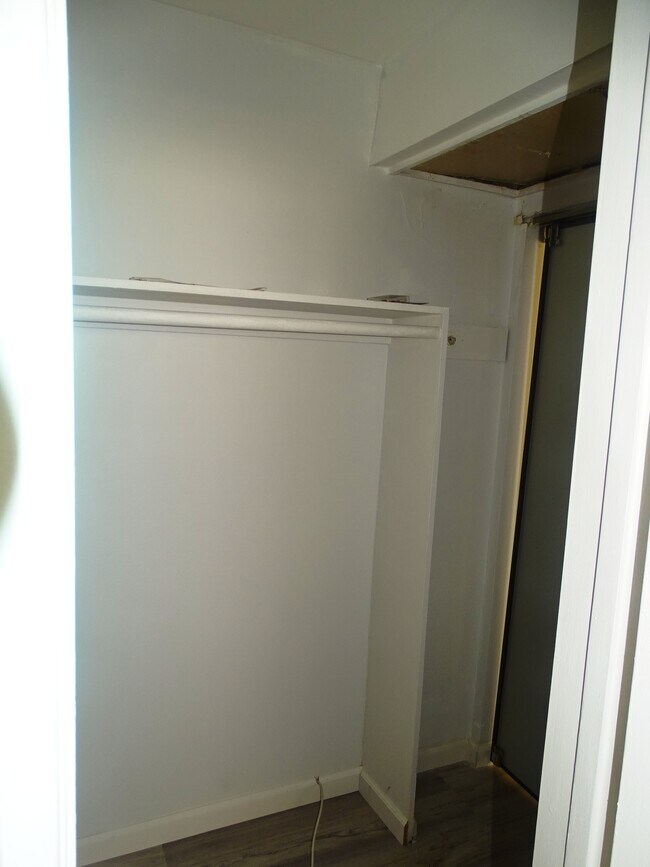 Building Photo - 5403 Newcastle Ave