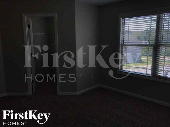 Building Photo - 260 Village Broad St