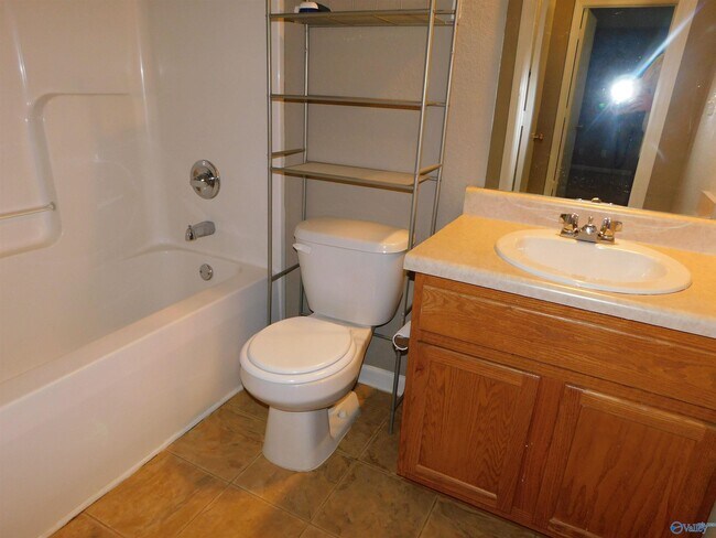 Building Photo - 3146 Castlecreek Dr SW