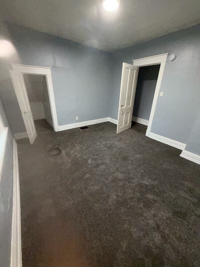 Building Photo - 736 Lawndale Ave