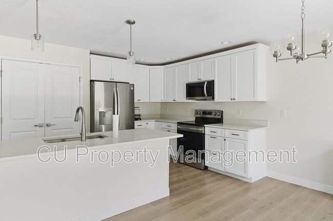 Building Photo - 709 N Abbey Rd