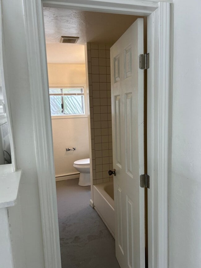 Building Photo - Available Now! Small Studio House