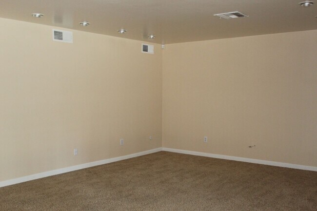Building Photo - 804 Ferdinand Ct