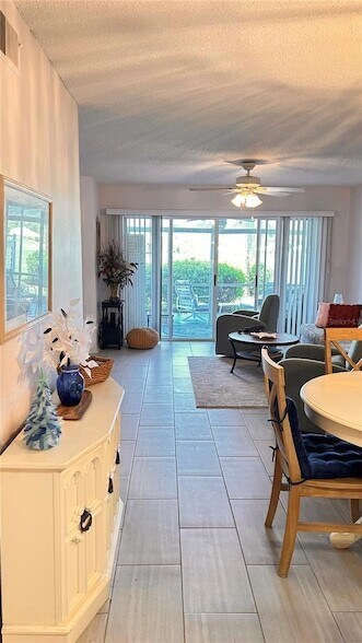 Building Photo - 433 Cerromar Ln