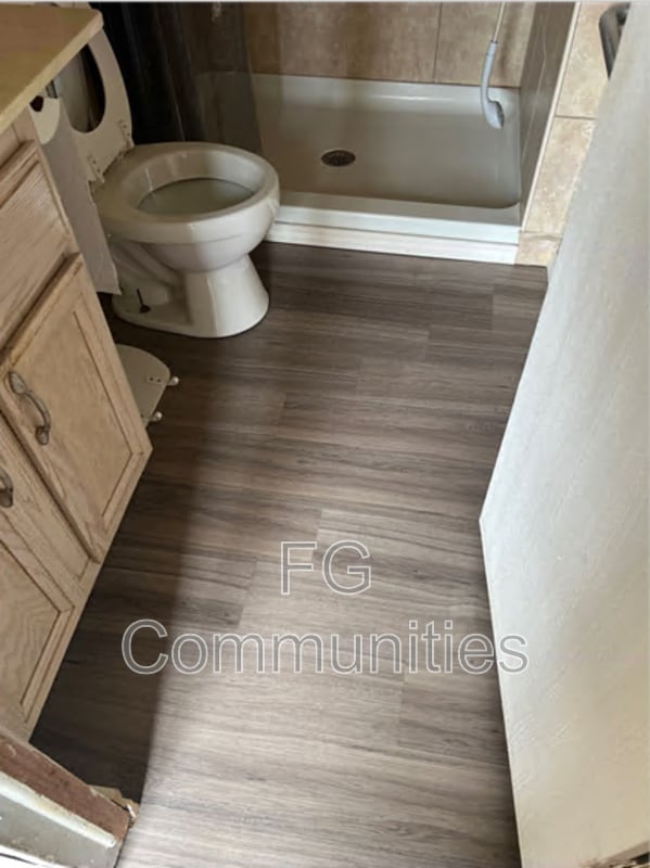 Building Photo - 105 Oak Knoll Dr