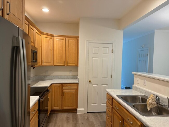 First floor kitchen - 2488 Ryerson Ct