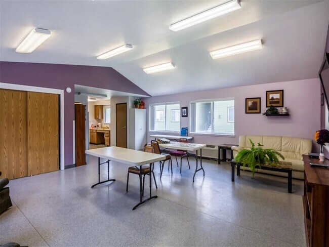 Building Photo - 2212 Cove Ave