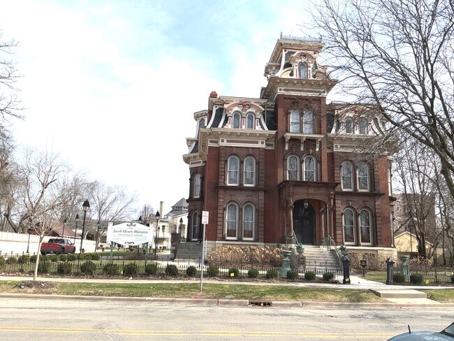 Building Photo - 224 E Cass St