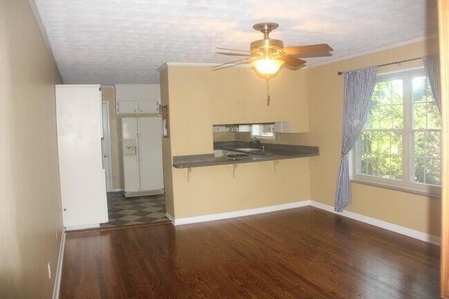 Building Photo - 3009 Oakland Dr NW