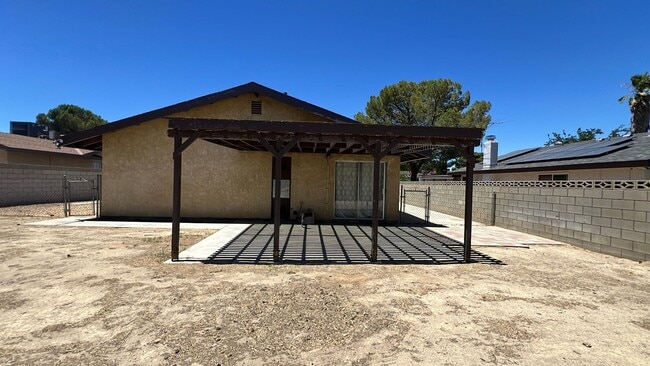 Building Photo - East Lancaster Home