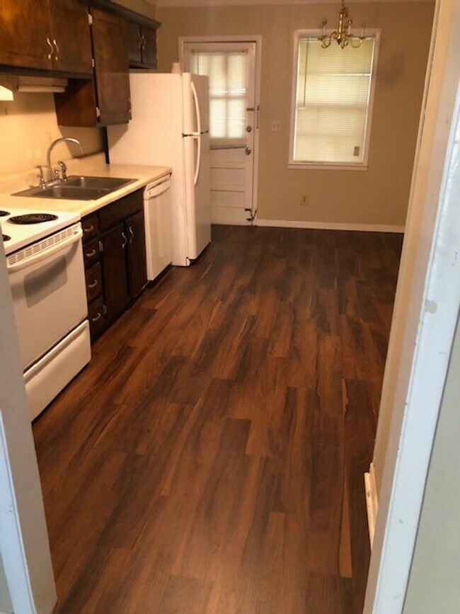 Building Photo - COMING SOON! $0 SECURITY DEPOSIT REQUIREME...
