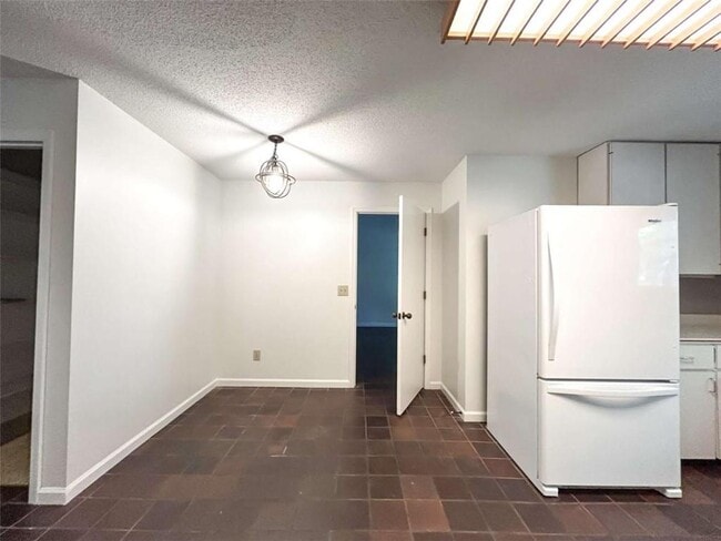Building Photo - 6480 Burdett Dr NW
