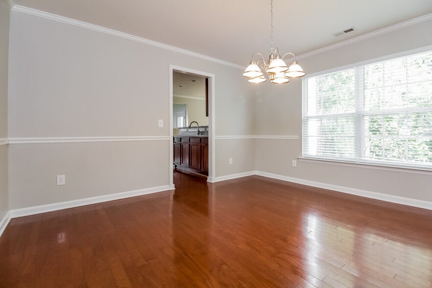 Building Photo - 409 Pyracantha Dr