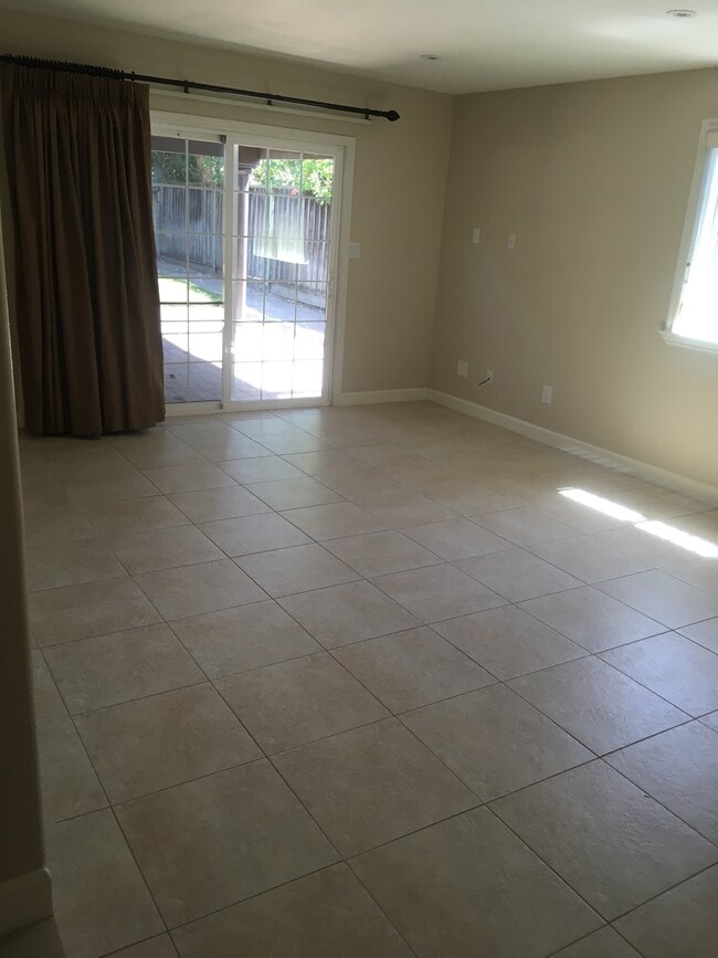 Building Photo - 2376 Forbes Ave