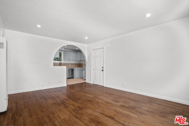 Building Photo - 616 Sunset Ave