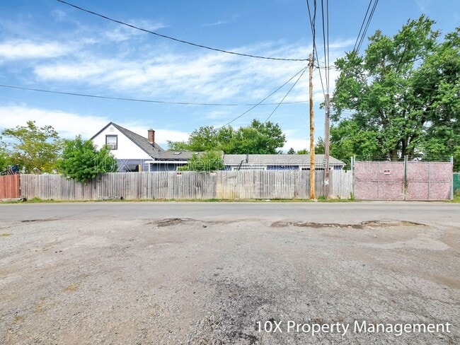 Building Photo - 3257 Cleveland Ave