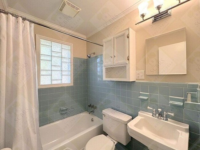 Building Photo - Charming 2-Bedroom Home Near Downtown Colu...