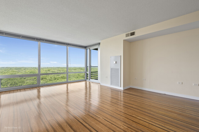 Building Photo - 9655 Woods Dr
