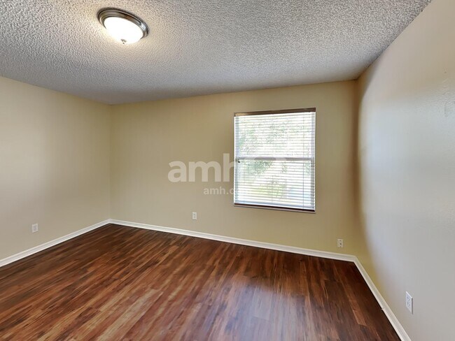 Building Photo - 633 Prince Ln
