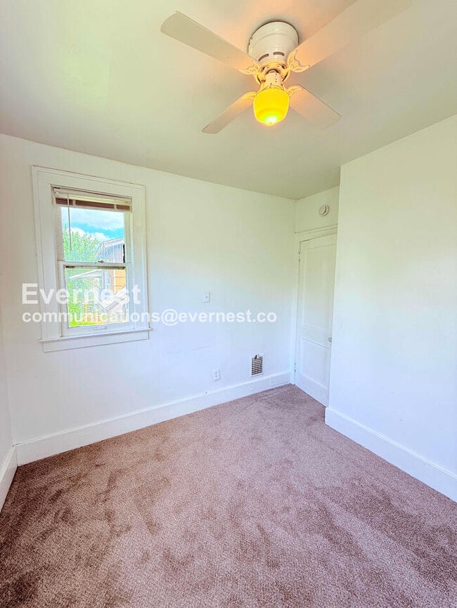 Building Photo - 4 Bed/2 Bath Home with Fenced Yard / Vouchers Accepted / Available Soon!