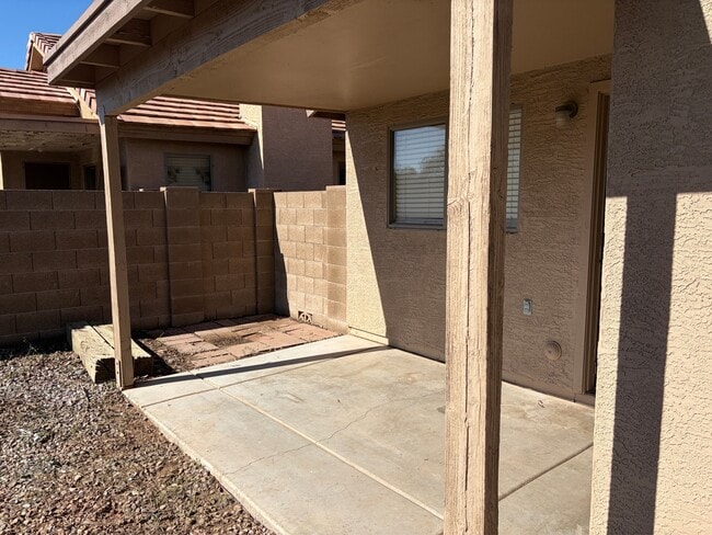 Building Photo - 817 E Yuma Ave