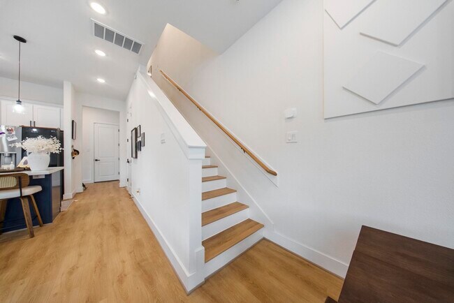 Building Photo - 4032 Porter St