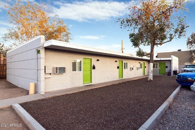 Building Photo - UPDATED 2 BEDROOMS WITH PRIVATE PATIO & CENTRAL AIR