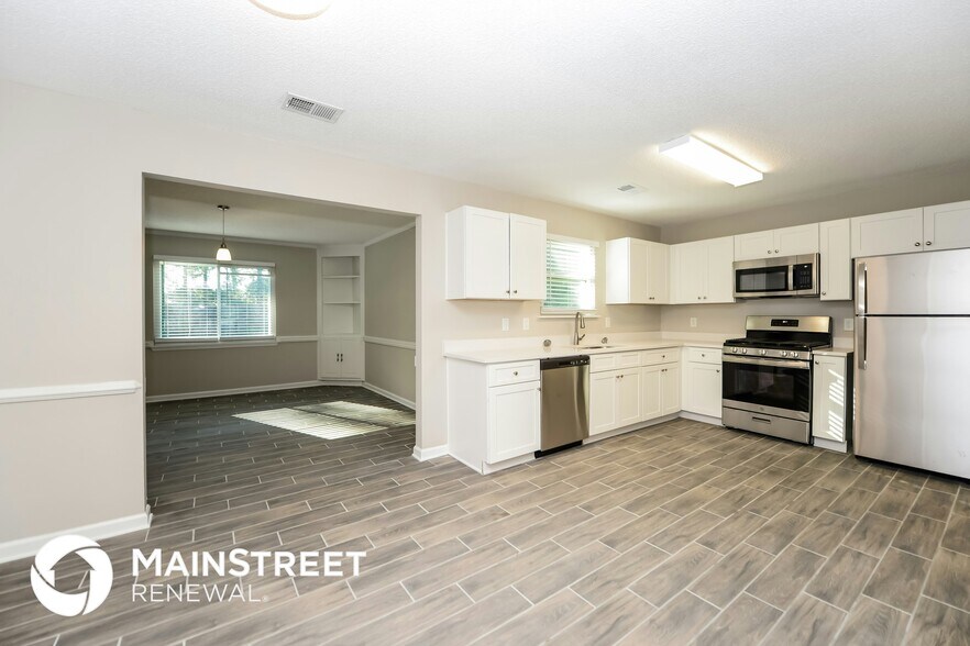 Building Photo - 141 The Esplanade Way SW