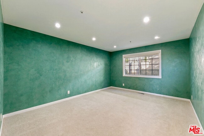 Building Photo - 31763 Cottontail Ln