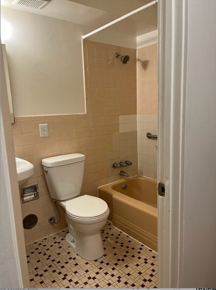 Bathroom - 926 N Marion St