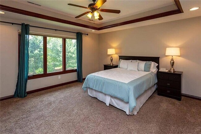 Building Photo - Spacious 5BR House in Johnston